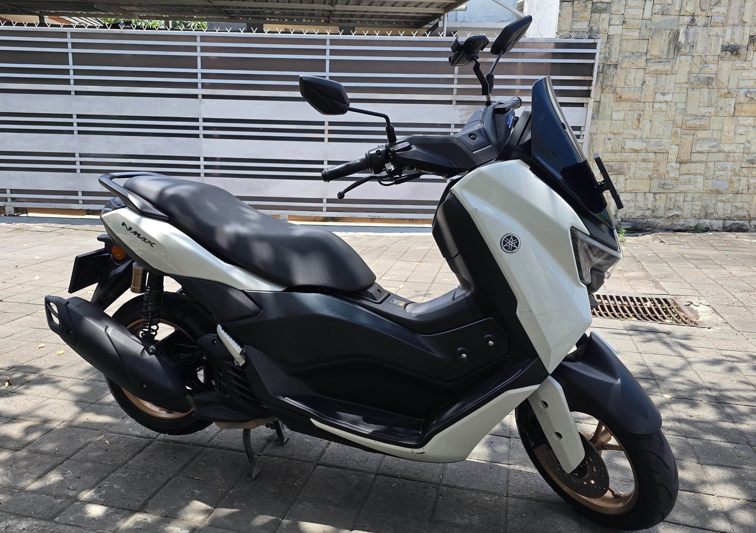 Yamaha NMAX Neo‑S — Pearl White — 1