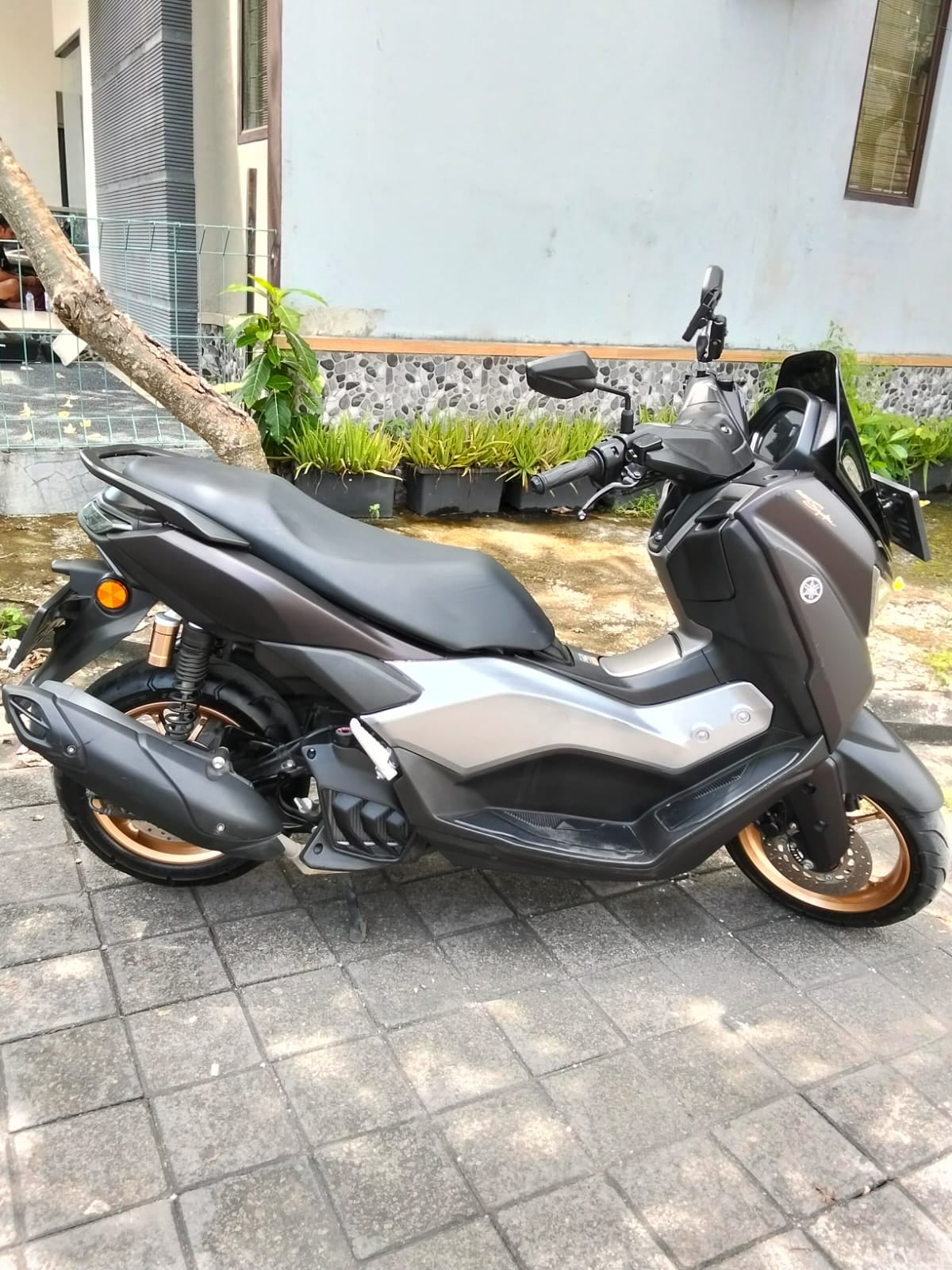 Yamaha NMAX Turbo — Bright Purple — 1