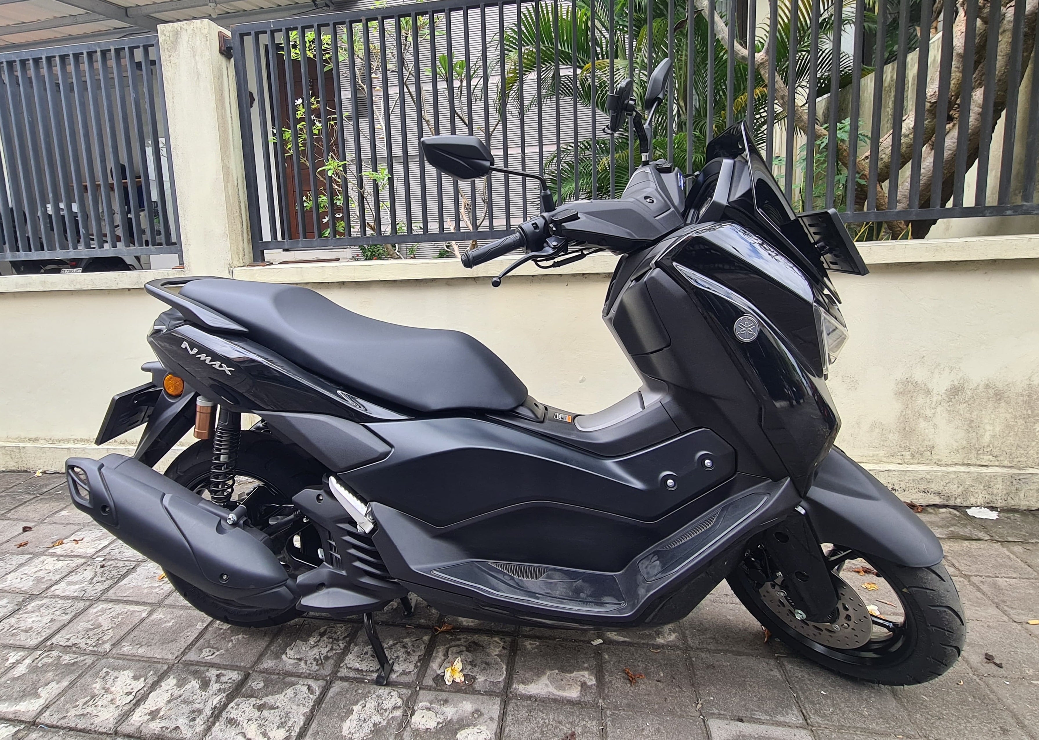 Yamaha NMAX Neo-S — Black Glossy — 1