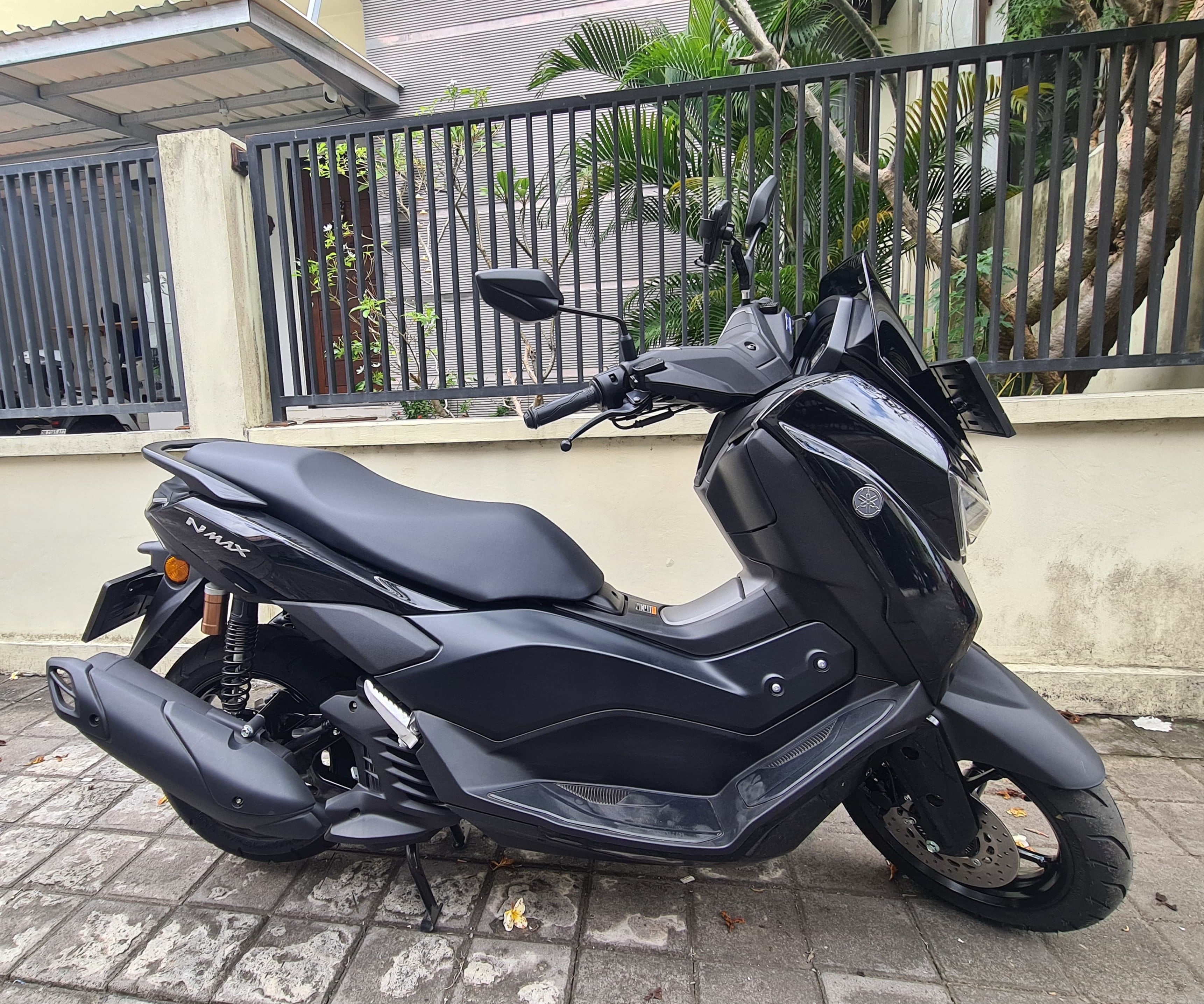 Yamaha NMAX Neo-S — Black Glossy — 1