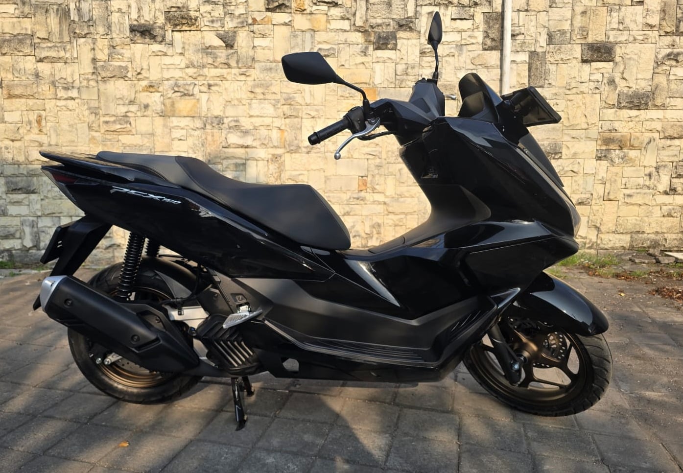 Hondo PCX 160 — Black Glossy — 1